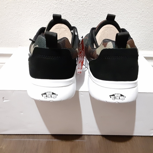 Vans - Picture 3 of 5